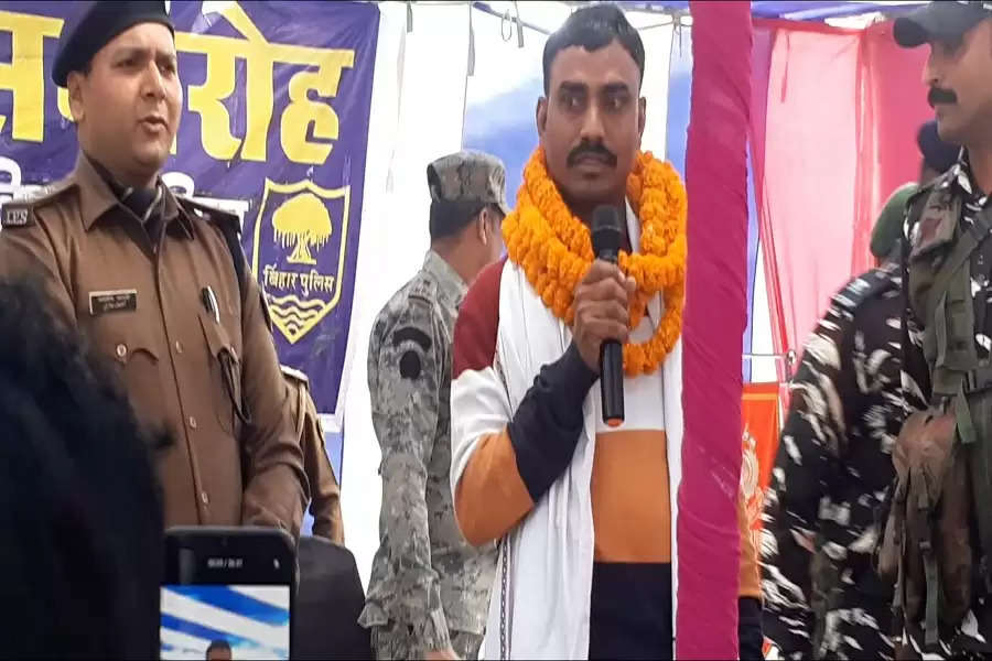 One hardcore Naxal surrender before Gaya police and CRPF in Gaya.
