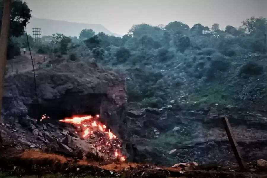 A glimpse of an underground fire in Jharia. Photo by Rahul Singh/Mongabay.