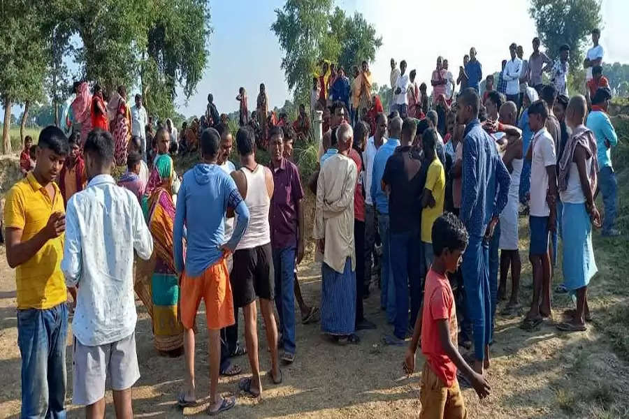 Murdered in Gaya and hanged the body with hand pump, police engaged in an investigation