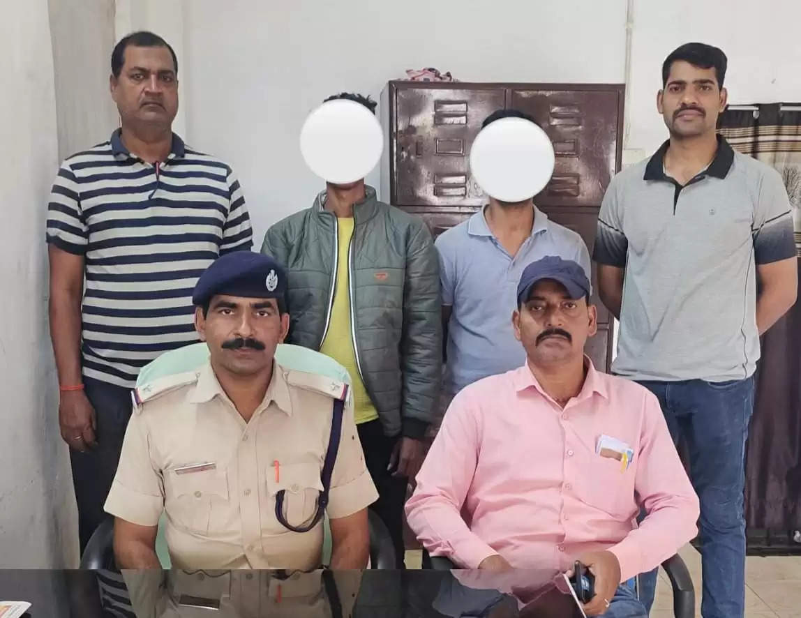Gaya RPF arrests two persons on the charge of stealing two almirah, one chair and other items