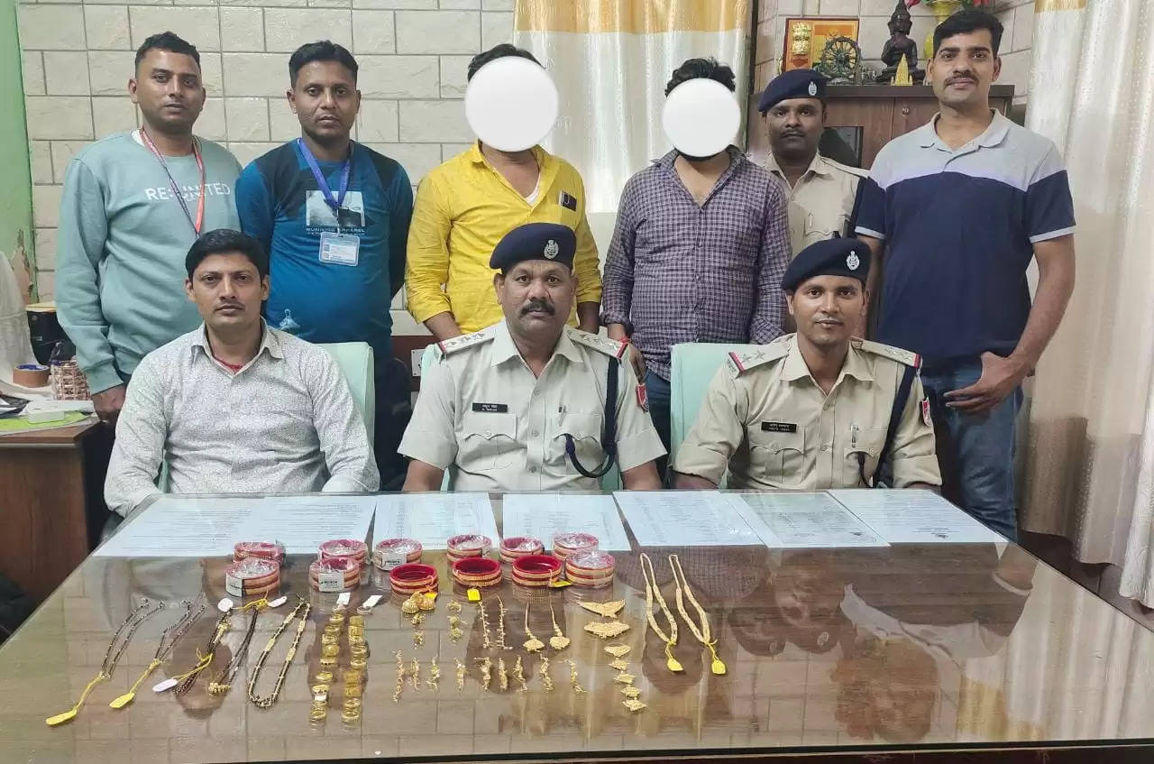 2 train passengers held with 266.61grms gold ornaments in Gaya railway station