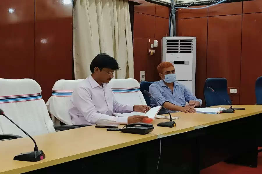 DM Gaya held a meeting with all officials of the Education Department to keep a special watch on the remote schools and various schools in the Naxal-affected area