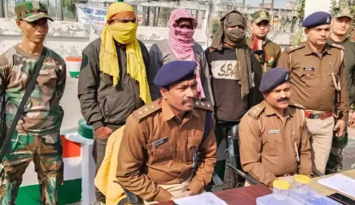 Three held with country- made pistols, cartridges in Gaya's  Dobhi