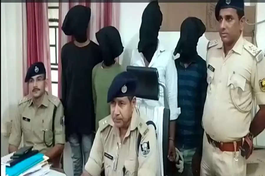 Gaya's Chandauti cops arrest four youths for chain snatching.