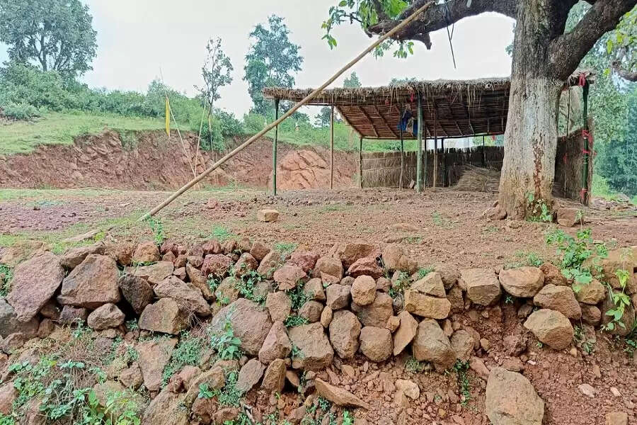 Ranchi, Jharkhand: For the people of Arakeram in Jharkhand, trees are everything — the god, protector and benefactor. No day is more important to them than that of karma pooja and sarhul, both held annually.  Karma is a tree that tribal people consider as the first one to have grown on earth. On the day of karma pooja held in August-September every year, three branches — they represent the one who has given birth; the one who protects; and the one who is the caretaker — are cut from the tree and planted at an akhra (a place of worship). Historically, Rohtasgarh tribal people had escaped attacks from Mughals about 500 years ago by hiding in the karma forest.  Sarhul celebrations last for three days on which the tribal communities pray for a good harvest by worshipping sal trees in their sarnas (sacred groves). They also remember their forefathers on these occasions. “Our ancestors used the leaves of sakhua (sal tree) for clothing and its fruits as food. Sal leaves, even when plucked and kept in water, do not rot. No other tree has that special quality. In the local language, we say, hazaar saal khada, hazaar saal pada, phir bhi nahi sada, to convey how resilient sal is,” Sarna Adivasi religious leader Bandhan Tigga tells 101Reporters.